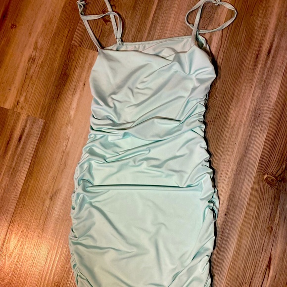 Dresses & Skirts - Ruffled mint colored dress. Size small
